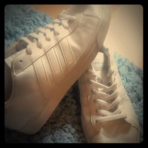 White Adidas sneaks